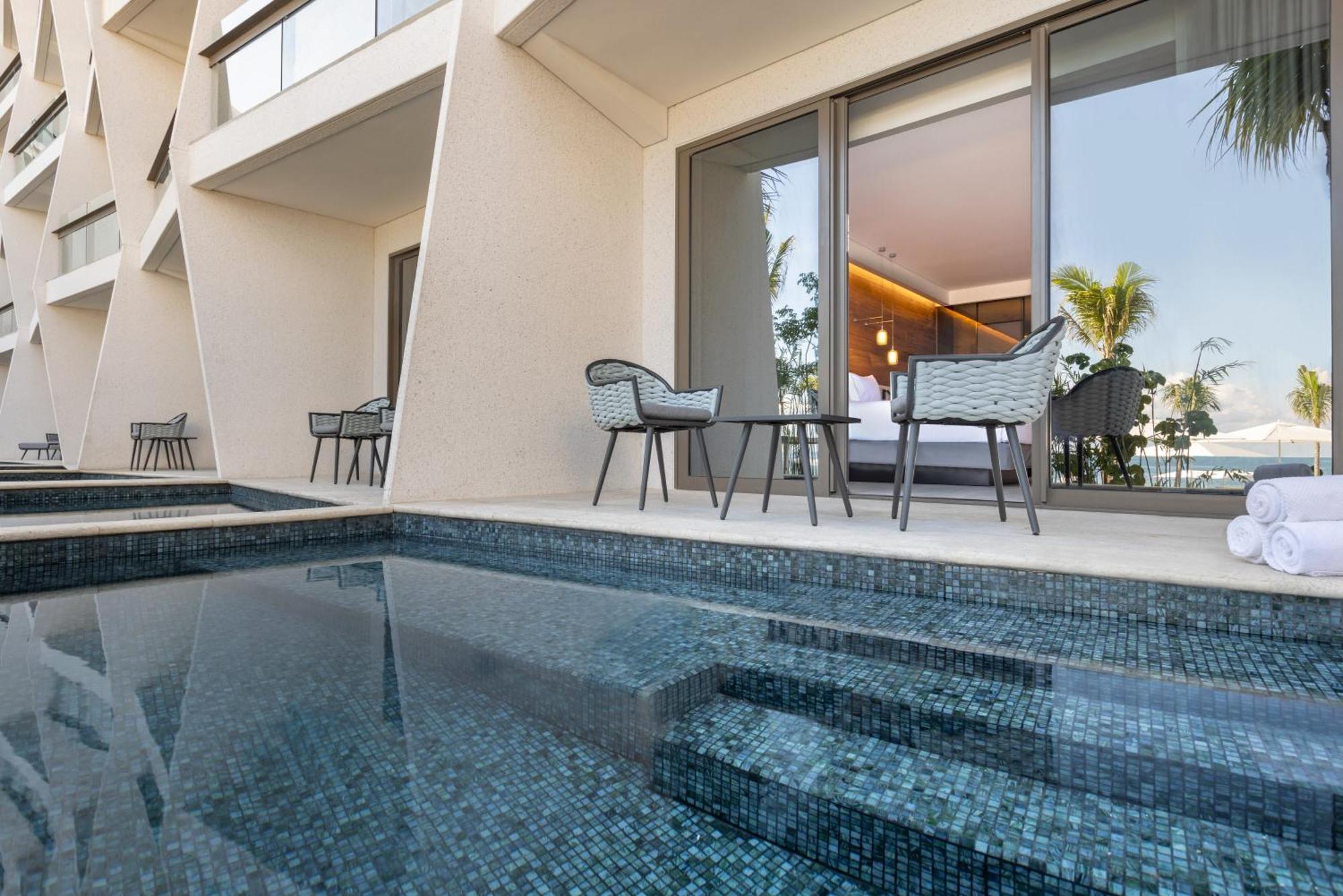 Swim Up King Guest Room